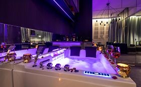 Glamour Jacuzzi Apartment